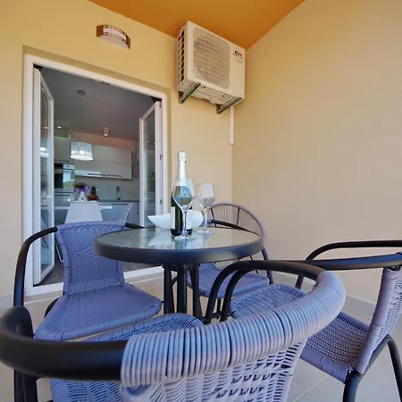 Maris Apartment